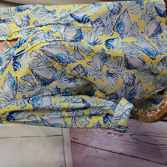 Talbots Yellow w/Blue Sea Shells Tunic Style Blouse. Size Lp 100% Cotton V-neck - Picture 9 of 17